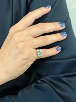 Bague design en or avec topaze bleue et diamants