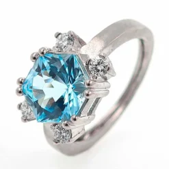 Bague design en or avec topaze bleue et diamants