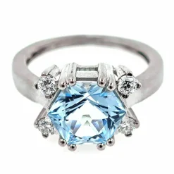 Bague design en or avec topaze bleue et diamants