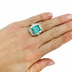 Bague deux ors émeraude et diamants.