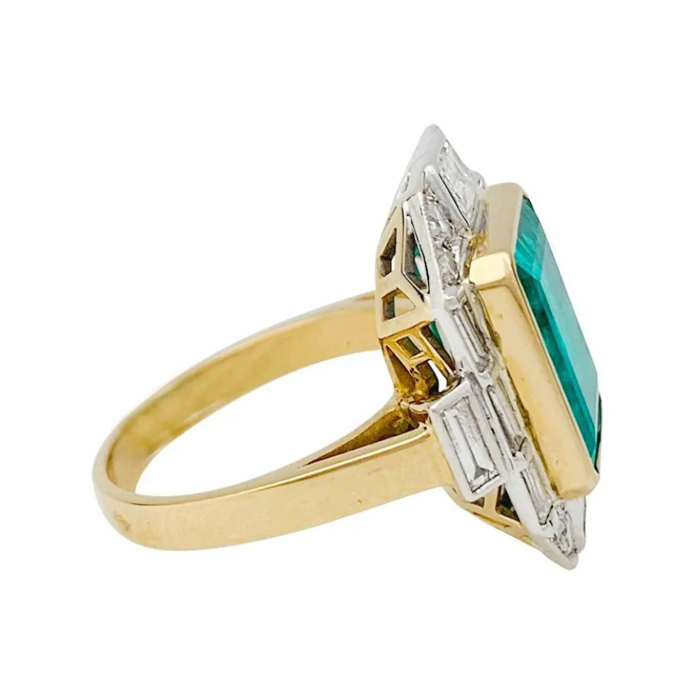 Bague deux ors émeraude et diamants.