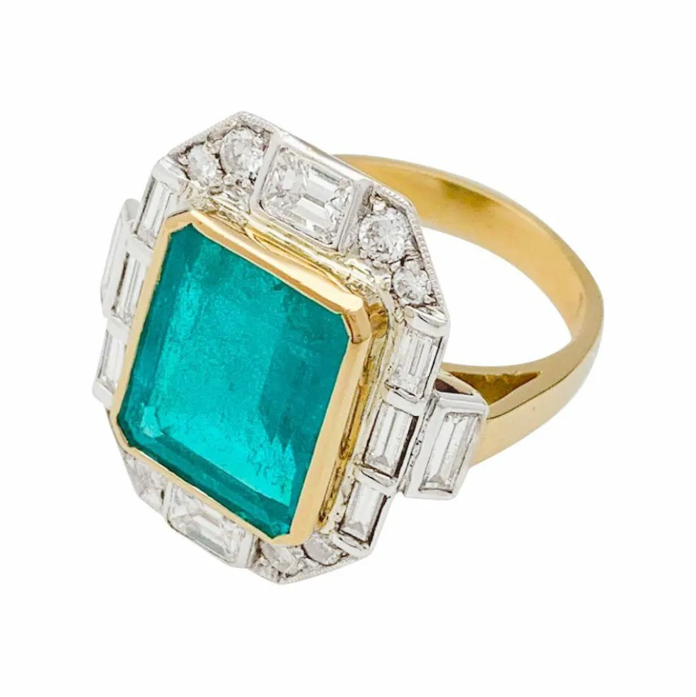 Bague deux ors émeraude et diamants.