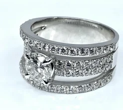 Bague diamant 0.74ct pavage diamants