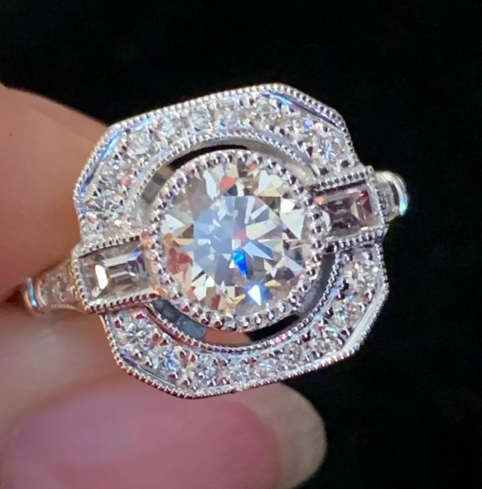 Bague Diamant 1.01ct, pavage diamant 0.43ct, or blanc 18ct, esprit Art Déco, bague carrée
