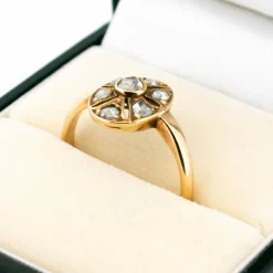 Bague diamant de forme ovale