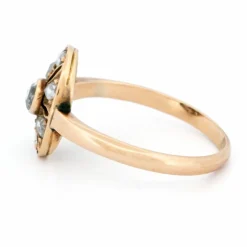 Bague diamant de forme ovale