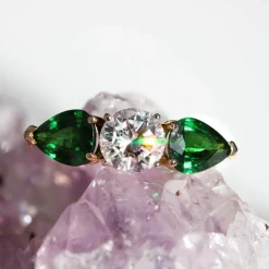 Bague diamant et grenats tsavorites