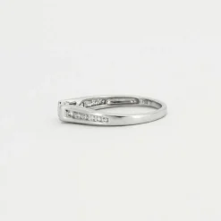 Bague diamant solitaire et pavage diamants