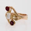 Bague diamant taille baguette et rubis taillés en poire