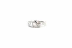 Bague diamant taille émeraude 1,03cts F/SI2