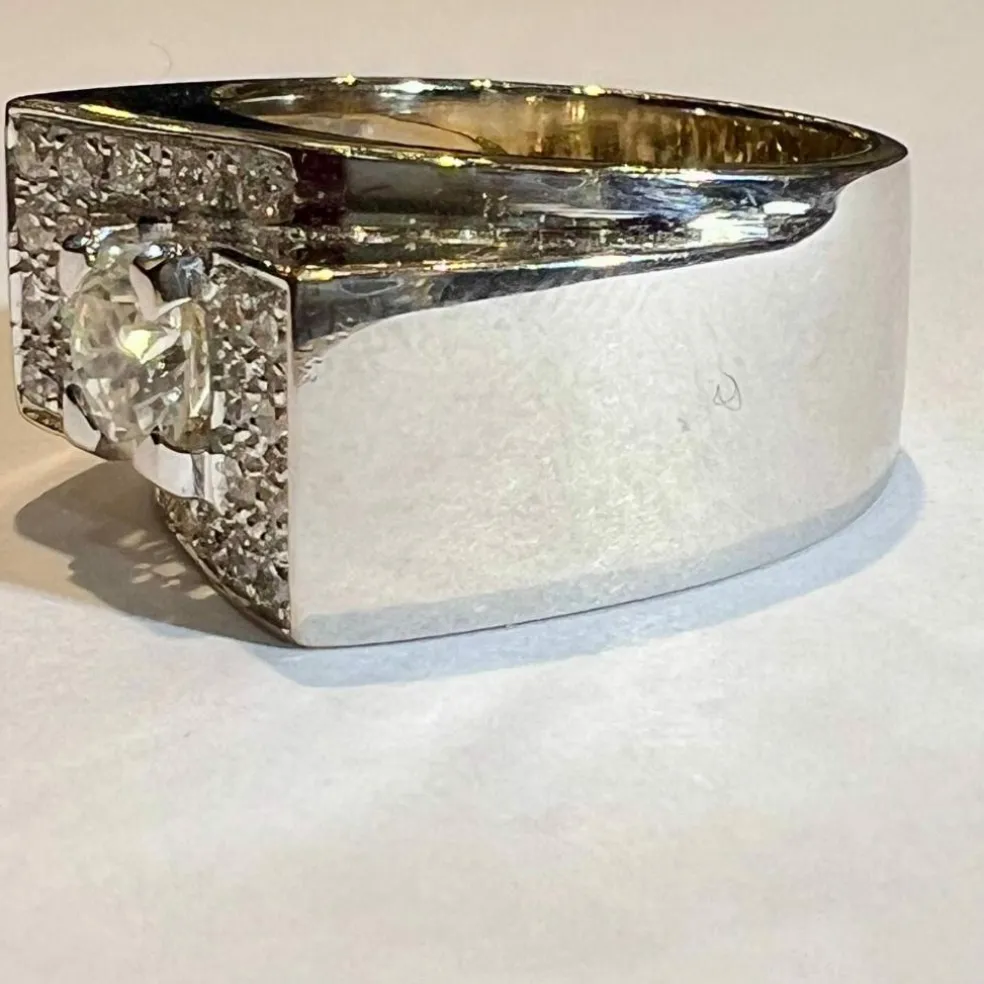 Bague Diamants, En Or 18 Blanc Carat, modèle "Tank"