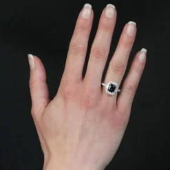 Bague diamants et saphir bleu intense