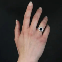 Bague diamants et saphir bleu intense