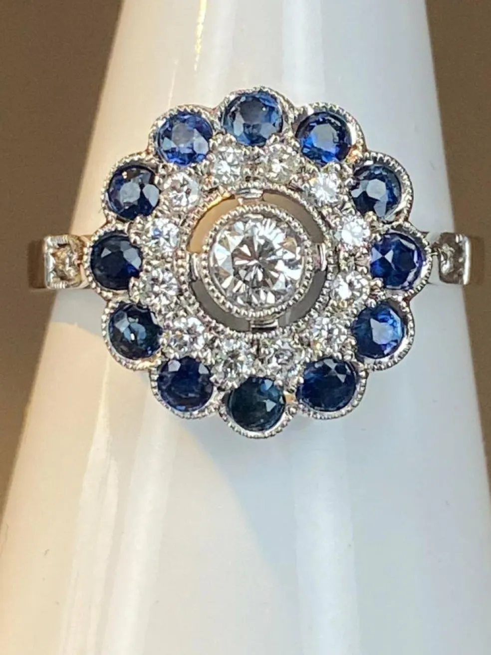Bague diamants, saphir