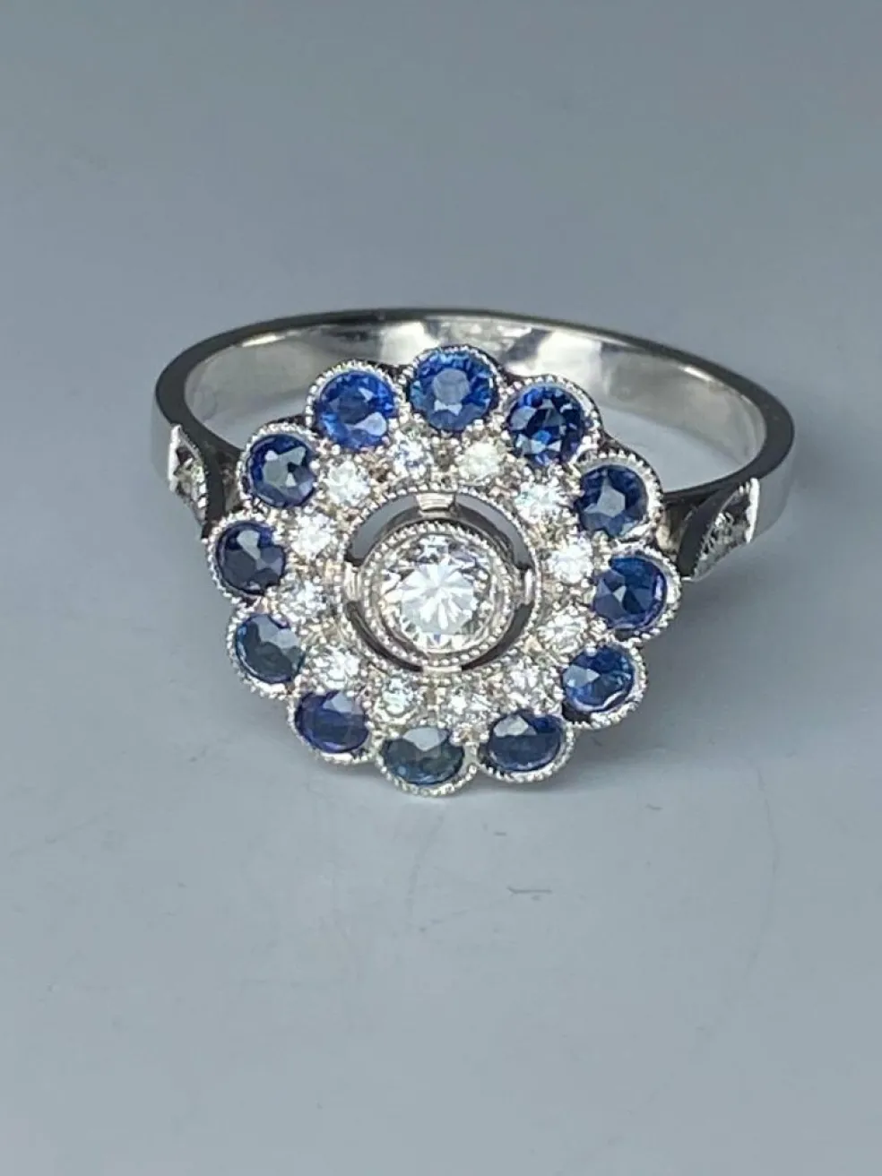 Bague diamants, saphir