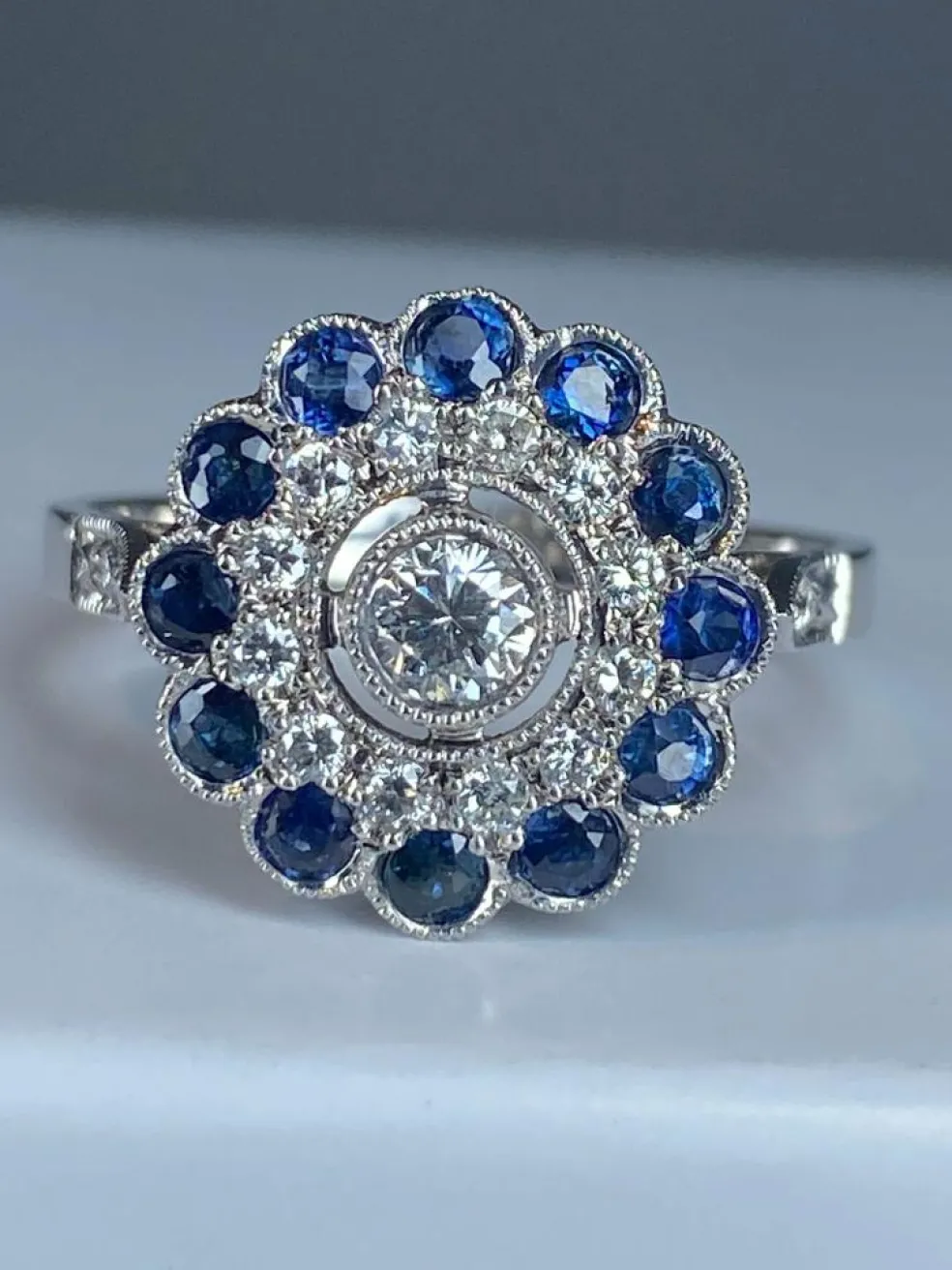 Bague diamants, saphir