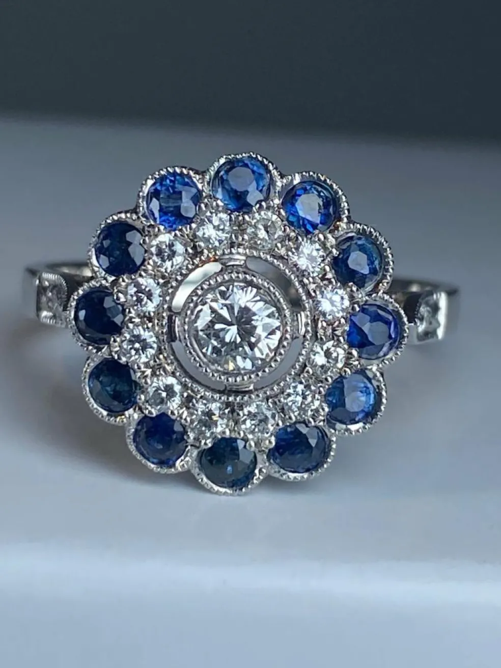 Bague diamants, saphir