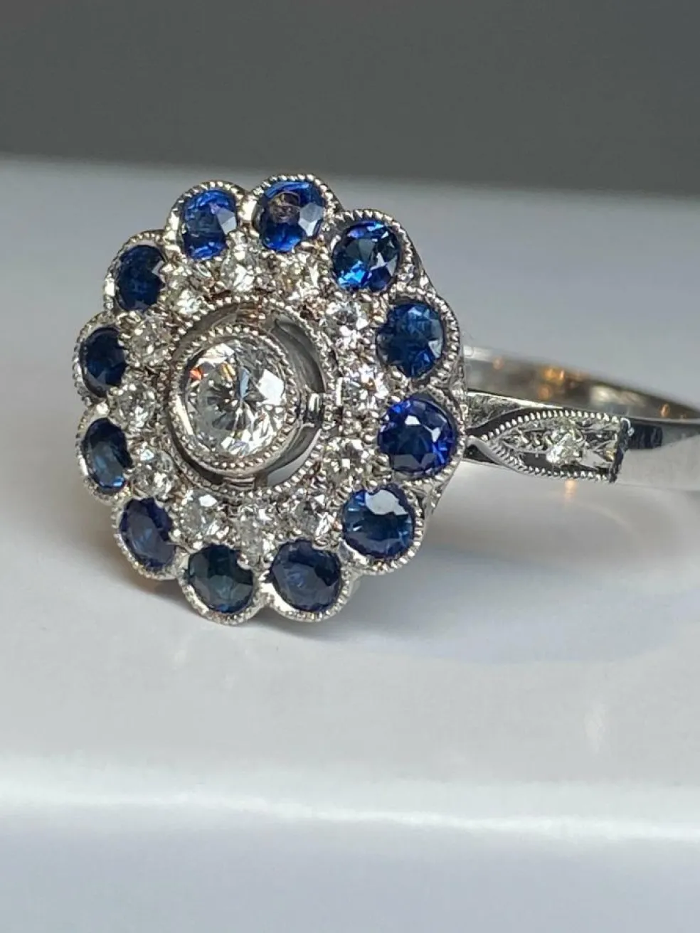 Bague diamants, saphir