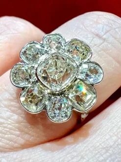 Bague Diamants taille coussin taille ancienne 3,40 carats, or 18 carat , Époque XIXe siècle
