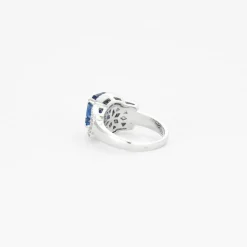 Bague d'inspiration Art Déco or blanc, saphir de Ceylan