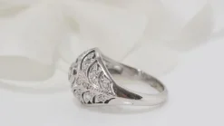 Bague dôme en or blanc et platine