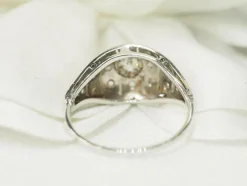 Bague dôme années 30 or blanc et diamants