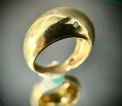 Bague Dôme en or jaune 18 carats sertie de diamants