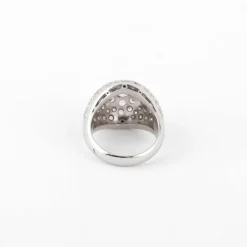 Bague dôme en platine et diamants