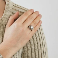 Bague dôme en platine, or blanc et diamants