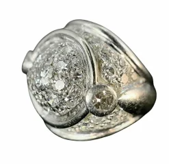 Bague dôme or blanc avec pavage de diamants