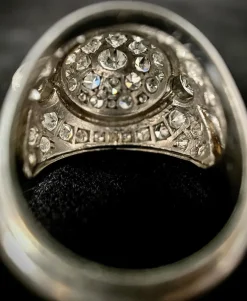 Bague dôme or blanc avec pavage de diamants