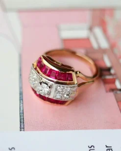 Bague Dôme Or Rose Diamants et Calibrés de Rubis Verneuil