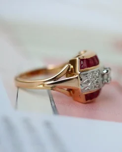 Bague Dôme Or Rose Diamants et Calibrés de Rubis Verneuil