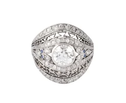 Bague dôme ornée d'un diamant central