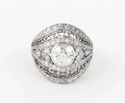 Bague dôme ornée d'un diamant central