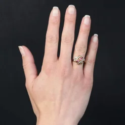 Bague dôme rétro rubis de synthèse et pierres blanches