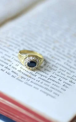 Bague dôme saphir entourage diamants