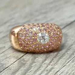 Bague dôme saphirs roses diamant