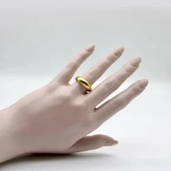 Bague dôme Signature en or 22 carats
