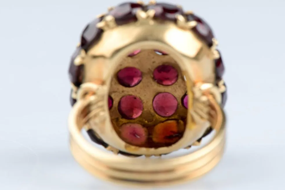 Bague Dome or jaune 18 carats Grenat 11,20 carats
