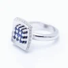 Bague d'or avec des diamants et des saphirs