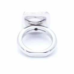 Bague d'or avec des diamants et des saphirs