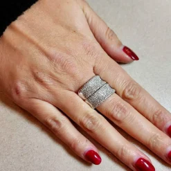 Bague double anneau en or blanc pavé de diamants