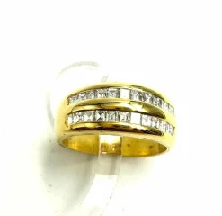 Bague double piste avec diamants.
