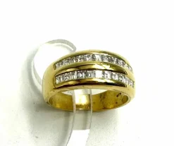 Bague double piste avec diamants.