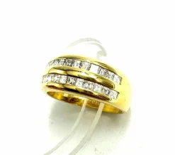 Bague double piste avec diamants.