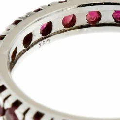Bague d'éternité avec rubis