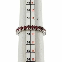 Bague d'éternité avec rubis