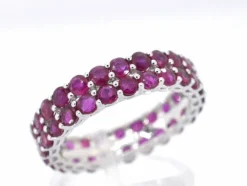 Bague d'éternité double en or blanc avec rubis