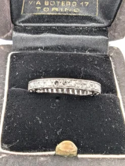 Bague d'éternité en diamant de haute qualité